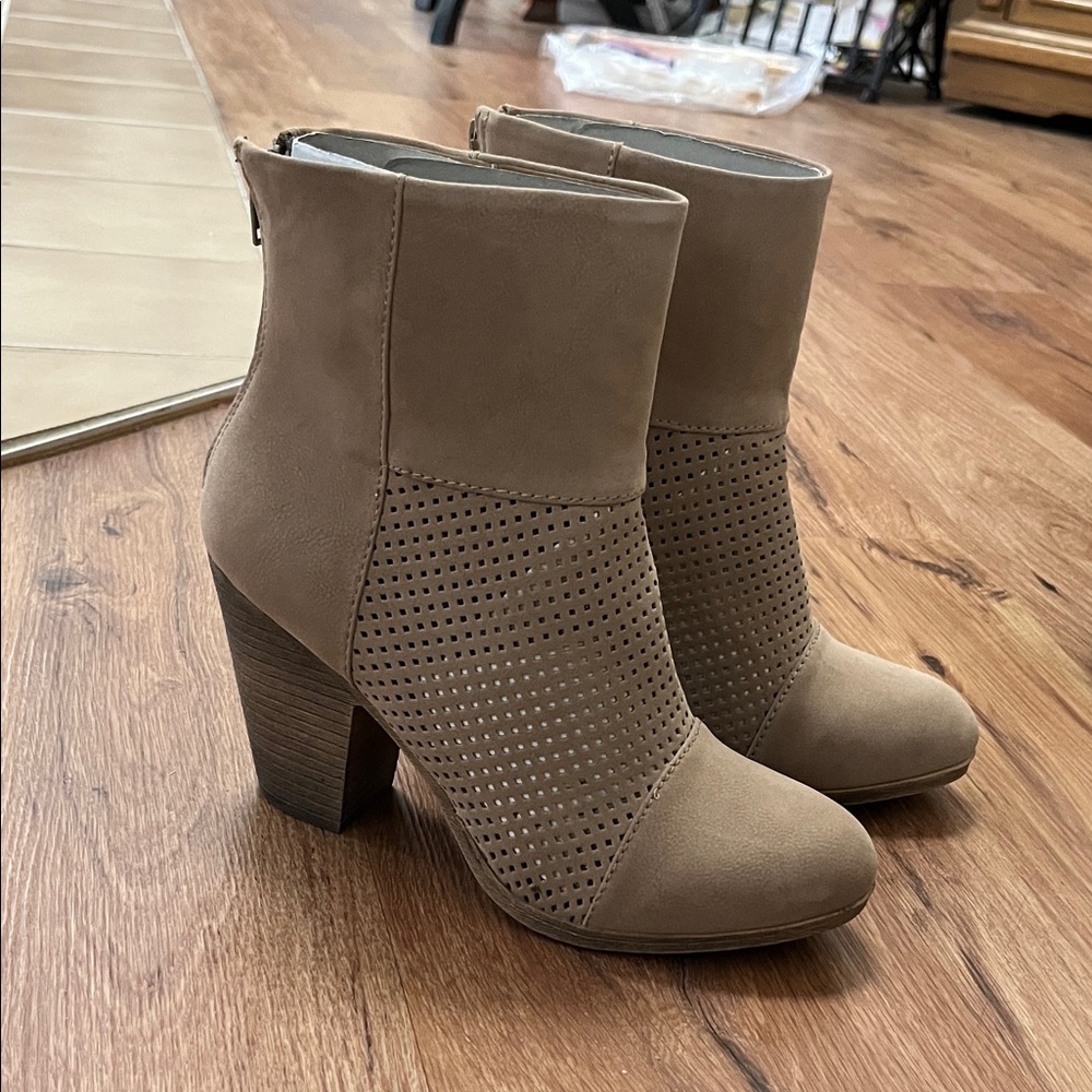SO faux suede perforated boots, size 8, NIB